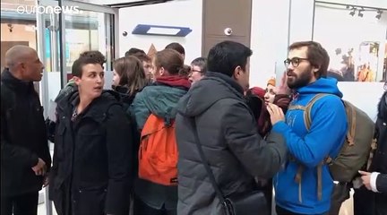 Da "Black" a "Block" Friday: la vocale che trasforma gli sconti in protesta