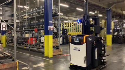 Des cars à fourche autonomes au sein de l'usine PSA de Sochaux