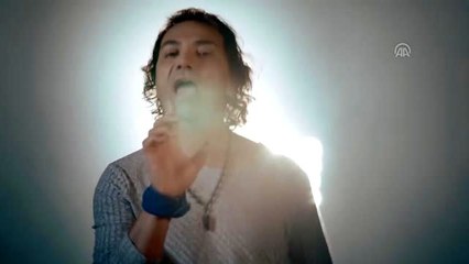 Emekli polisin müzik tutkusu