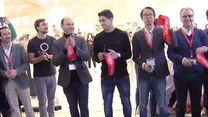 Luis Suárez inaugura una tienda en Barcelona