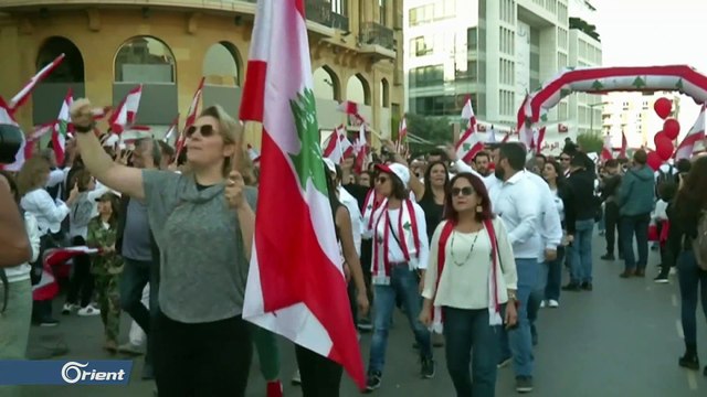 المحتجون اللبنانيون يعتصمون أمام مقار مالية حكومية بالعاصمة بيروت