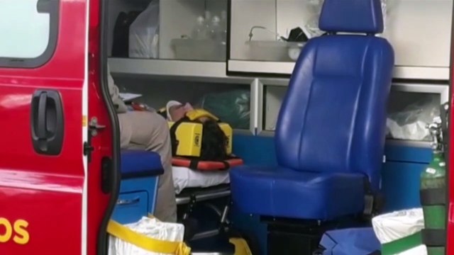 Carro e moto batem no Parque São Paulo e jovem fica ferido