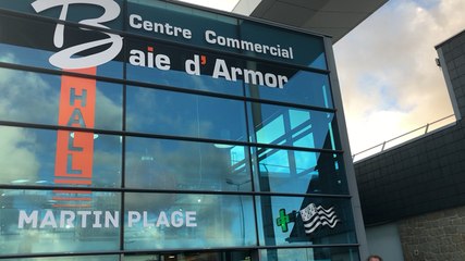 À Plérin, Attac bloque les boîtes-relais d’Amazon