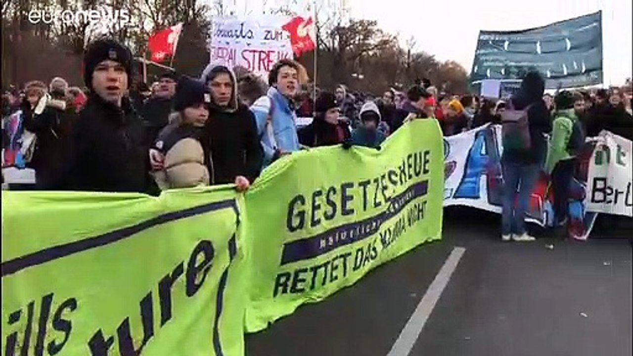 'Klimapaket ein Skandal': Hunderttausende protestieren in Deutschland