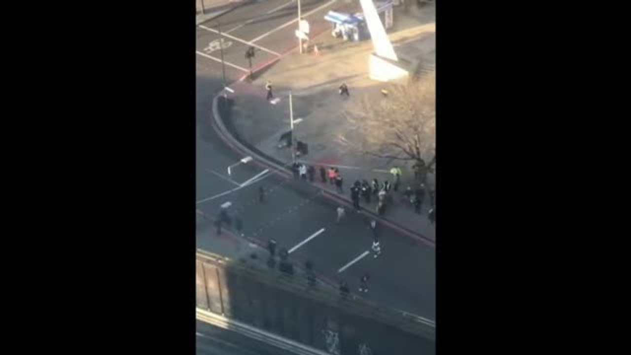 Un muerto, varios heridos y el terrorista abatido en el ataque con cuchillo en el puente de Londres