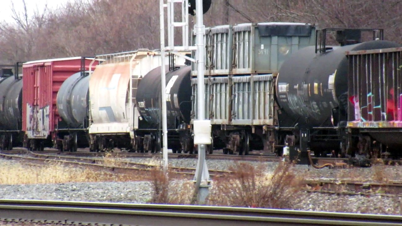 Norfolk Southern 3 Engine Frieght train going through Berea, Ohio (11/29/2019)