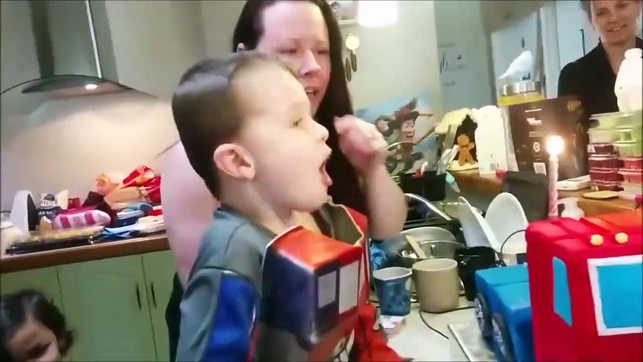Le gateau d'anniversaire qu'elle a fait à son f...