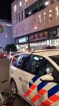 Le Fil Actu - Pays-Bas : Plusieurs blessés dans une attaque au couteau, ce soir, dans le centre ville de La Haye dans une rue commerçante - Les secours sont sur place mais l'assaillant a pris la fuite
