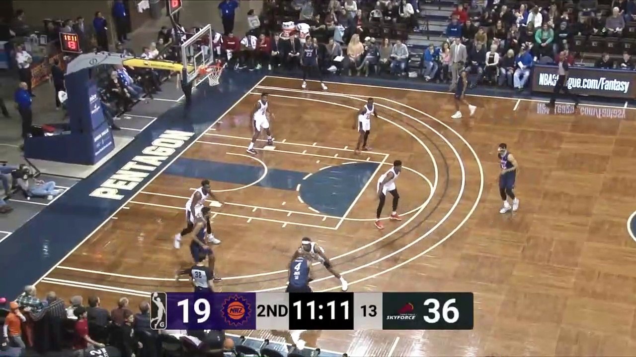 Marcus Lee skies for the big oop