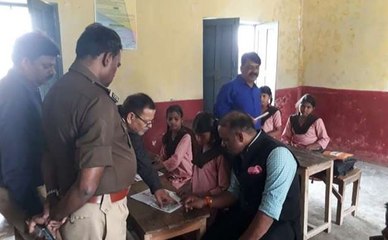 UP government basic school teacher fails to read english | OneIndia News