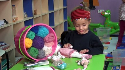 İnternetten öğrendiği örgü bebek yapımını mesleği haline getirdi