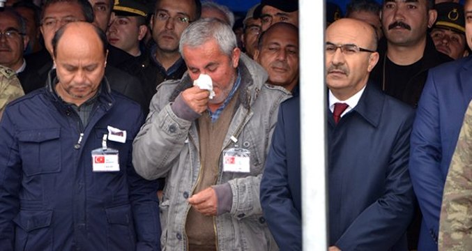 Şehit babası Ünlen Çabuk, oğlunun şehadet haberini ayakkabı boyarken aldı