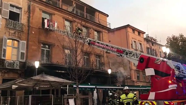 Aix : un important incendie sur le cours Mirabeau, au-dessus de la brasserie les 2G