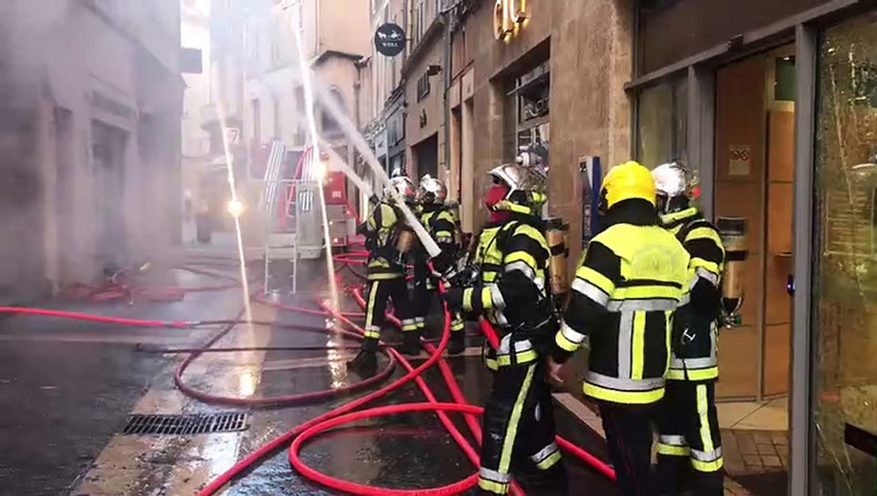 Aix en Provence:  violent incendie au restaurant le 2G, des personnes évacuées