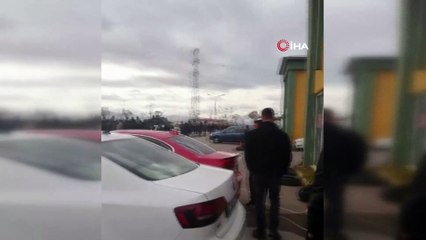 Oto pazarında iki grup arasında silahlı kavga