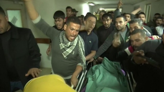 이스라엘, 가자지구 무장정파 하마스 공습... 로켓포에 대응 / YTN