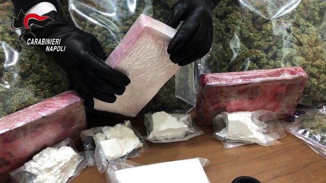 Napoli - San Pietro a Patierno - in casa droga per 400mila euro. Arrestato (30.11.19)