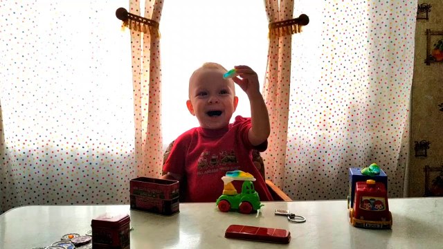 روما وديانا يحاربان الذباب - قصص اطفال قبل النوم - روما وديانا كان يلعبان. لكن فجأة ظهر الذباب وأزعجهم. توصل روما وديانا إلى كيفية التخلص من الذباب المزعج. روما وديانا يحاربان الذباب - قصص اطفال قبل النوم