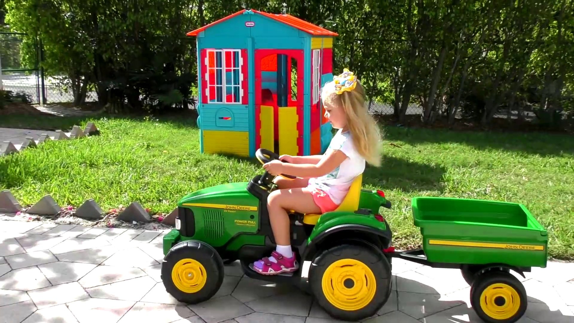 roma and diana pretend play with playhouse