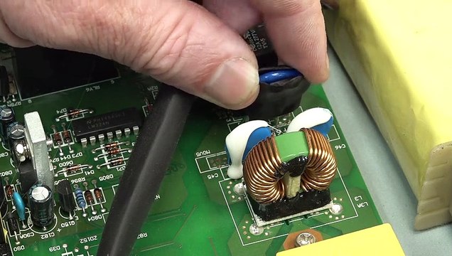 EEVblog #1168 - Dumpster Diving UPS