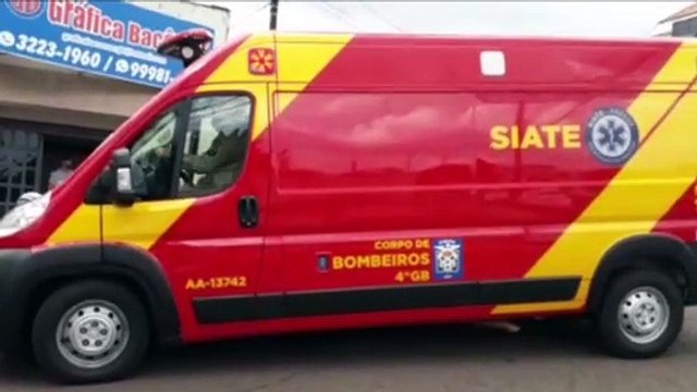 Carro e moto se envolvem em colisão na Rua Souza Naves