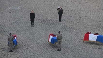Macron homenajea a los trece militares franceses muertos en Mali