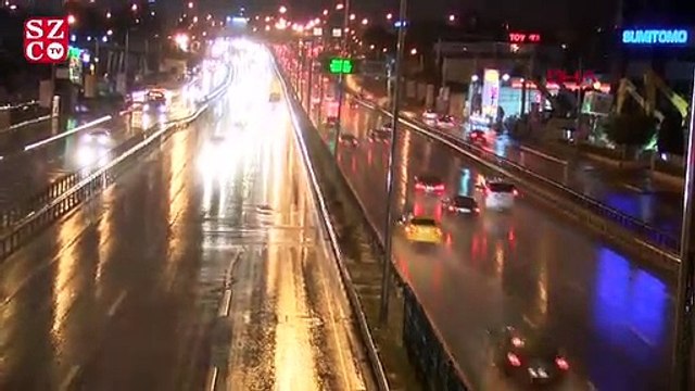 İstanbul'da beklenen yağış şimşeklerin ardından başladı