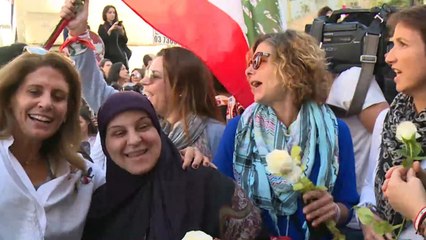مسيرة نسائية في بيروت رفضا للانقسام الطائفي