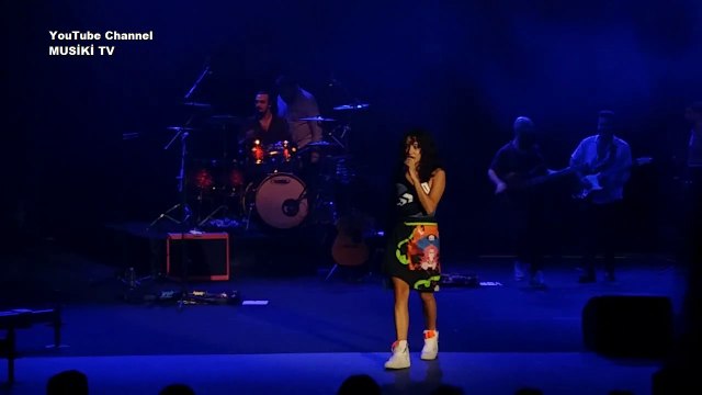 ZEYNEP BASTIK - Dağları Deldim (Özlem Tekin cover) (Konser/Canlı) - HD