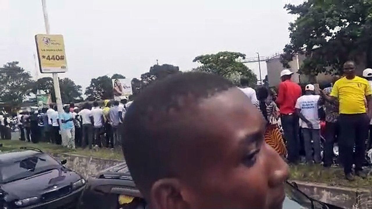 Le cortège présidentiel en route pour Kaloum