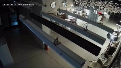 Arnavutluk'ta deprem sonrası 500 yıllık Preza Kalesi'nin duvarları yıkıldı