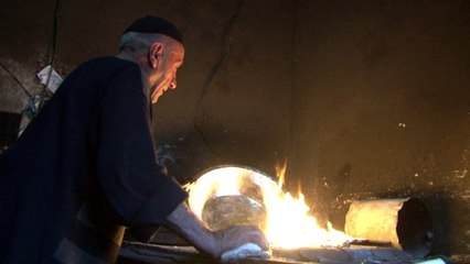 Kalaycı Fahrettin Usta 60 yıldır bakırı sevgiyle parlatıyor