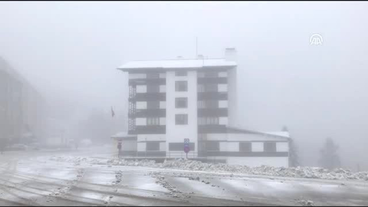 Uludağ'ın "Oteller Bölgesi"ne mevsimin ilk karı yağdı - BURSA