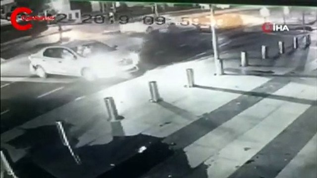 İstanbul’da lüks araca silahlı saldırı kamerada