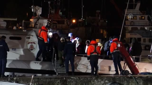 Midilli Adası'na gitmeye çalışan 99 düzensiz göçmen yakalandı - ÇANAKKALE
