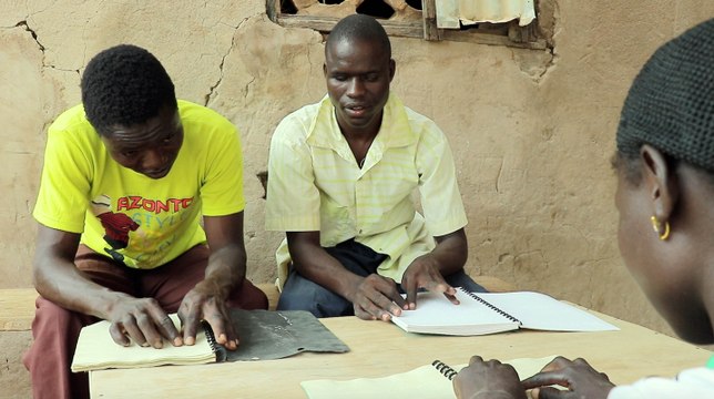 Réinsertion socio-économique de personnages atteintes de déficience visuelle irréversible