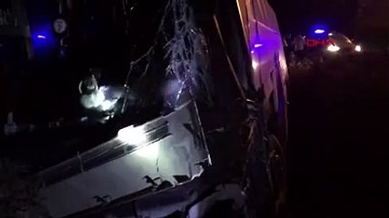 Bursaspor taraftarını taşıyan otobüs kaza yaptı: 19 yaralı