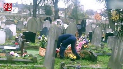 Eşinin mezarında rezalet