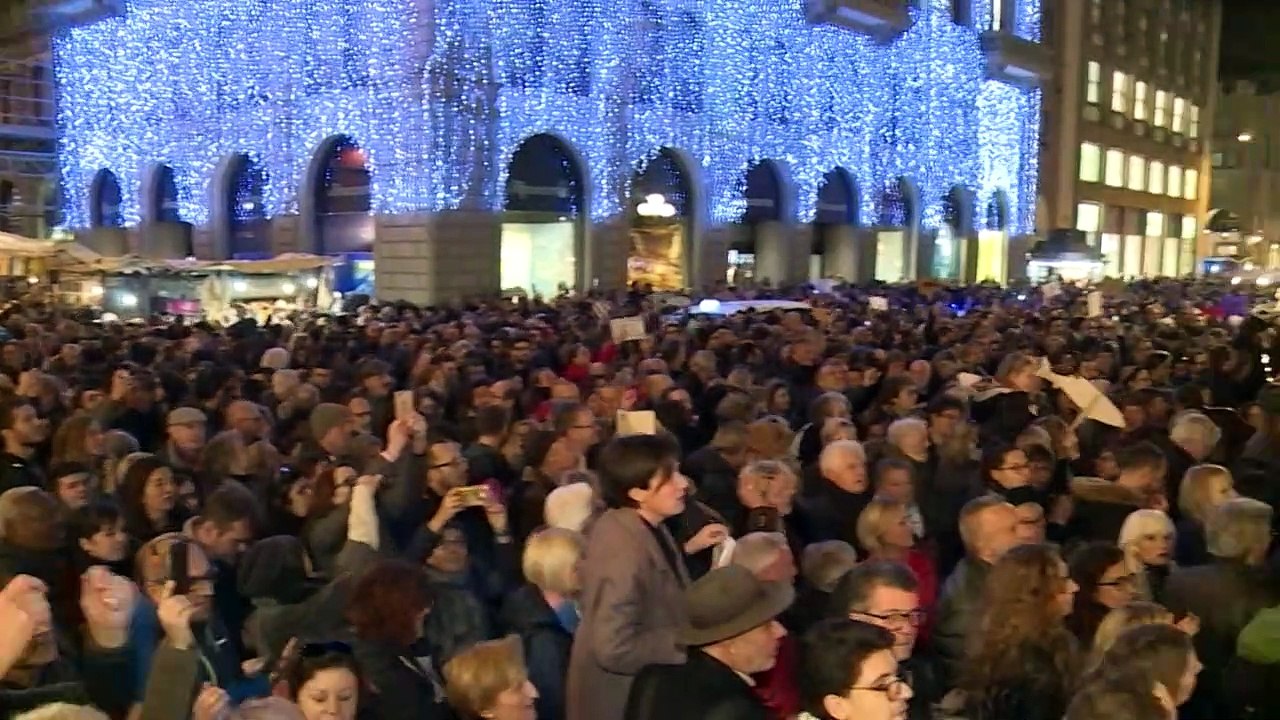 'Sardinen' auf der Straße: Großdemo gegen rechtsradikale Lega in Florenz
