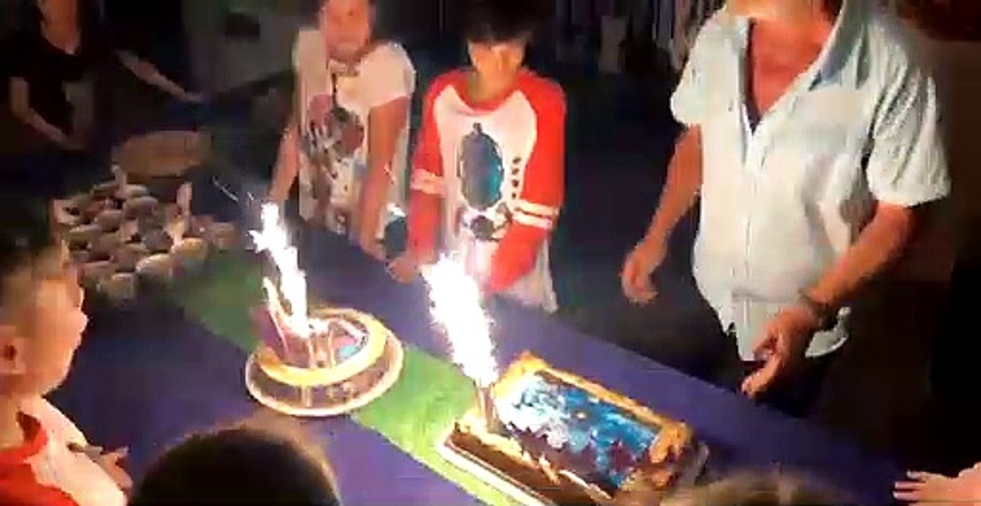 anniversaire 10 ans - thème fortnite - gâteaux 2