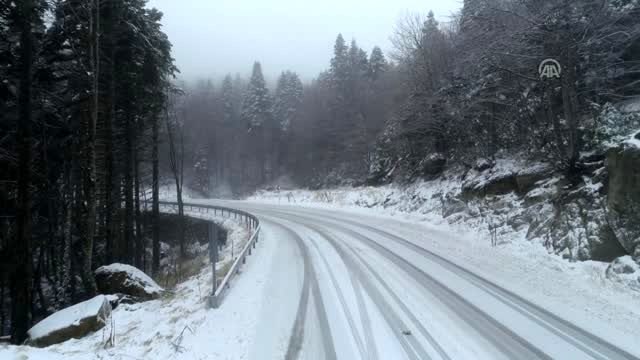 Uludağ'ın Oteller Bölgesi ne yağan mevsimin ilk karı havadan görüntülendi