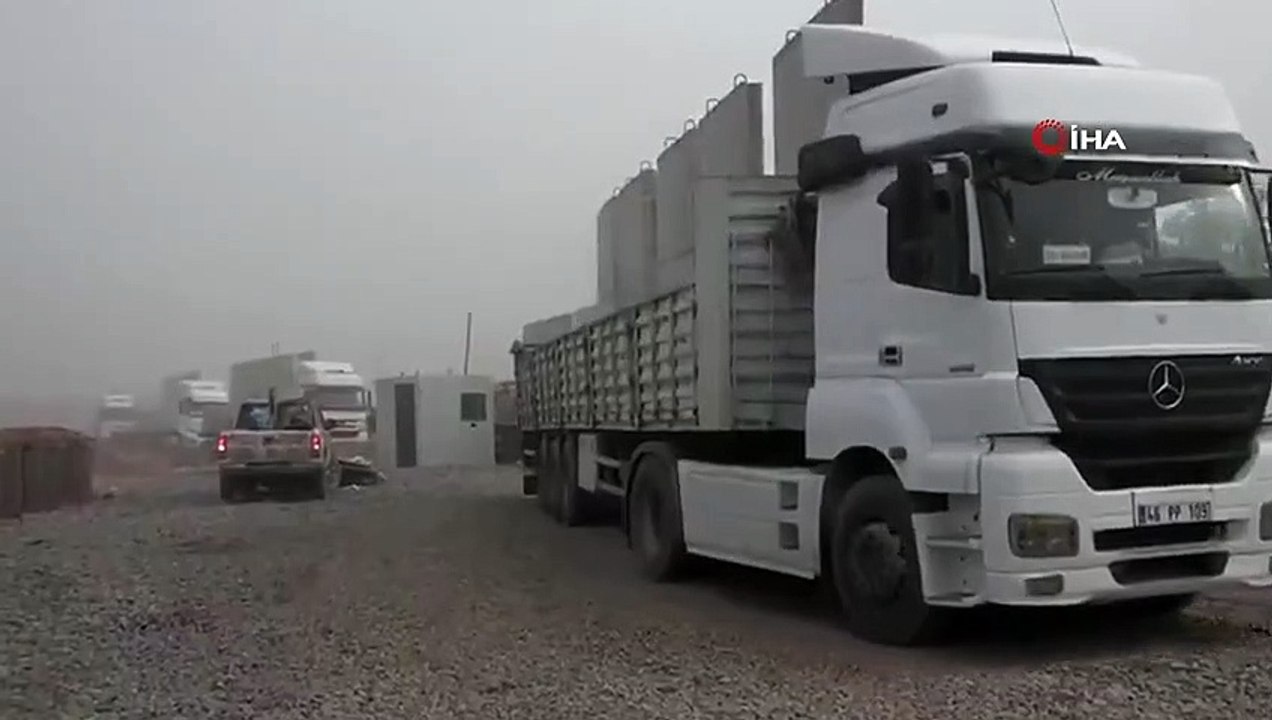 Güvenli Bölge'deki sivilleri korumak için yol kontrol noktaları inşa ediliyor