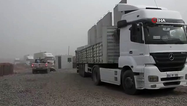 Güvenli Bölge'deki sivilleri korumak için yol kontrol noktaları inşa ediliyor