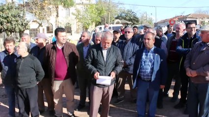 Mahallenin ortasından geçen doğalgazdan faydalanamayan mahalleliden  köy meydanında açıklama