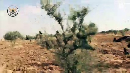 الفصائل المقاتلة في ريف إدلب تنشر شريط مصور لأبرز المشاهد أثناء اقتحام قرية اعجاز وفرار ميليشا الأسد