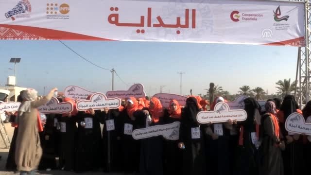 Gazze'de kadına yönelik şiddete karşı yürüyüş yarışması