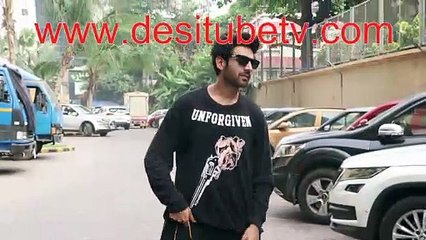 Kartik Aaryan Zip is Open playful team of Pati Patni aur Woh during promotion of the movie