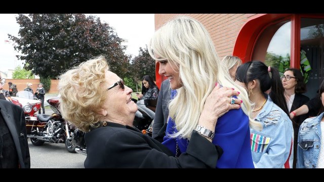 Laeticia Hallyday a longtemps fait la tête à Mamie Rock à cause de… Nathalie Baye et Laura Smet