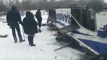 Varios muertos tras volcar y caer desde un puente a un río congelado un autobús en Rusia