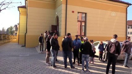 Arnavutluk'ta evleri hasar gören depremzedeler Kosova'ya getirildi